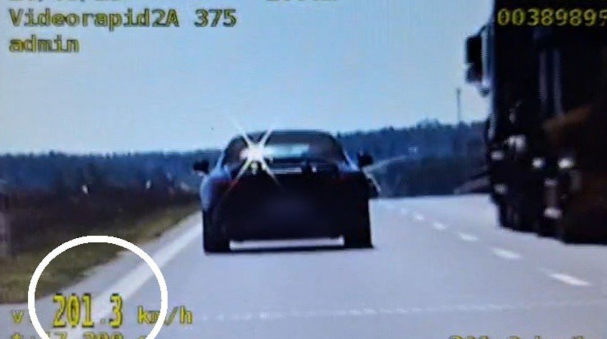 60-latek pędził ekspresówką ponad 200 km/h. Ta jazda będzie go słono kosztować
