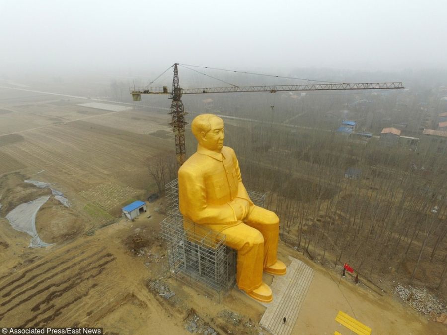 Ogromny posąg Mao Zedonga stanął w szczerym polu. Jest większy od Chrystusa w Świebodzinie