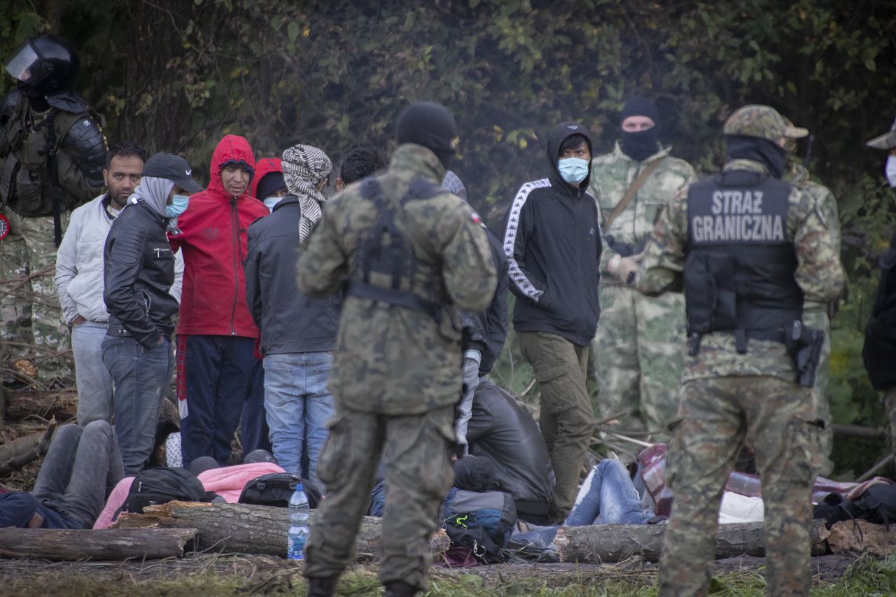 Uchodźcy od kilkunastu dni koczują na granicy Polski z Białorusią