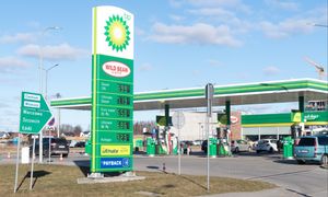 Zarobki kasjerów na stacjach BP. Tyle dostają "na rękę"