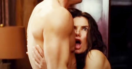 "O Boże!". Sandra Bullock o kulisach słynnej rozbieranej sceny z Ryanem Reynoldsem