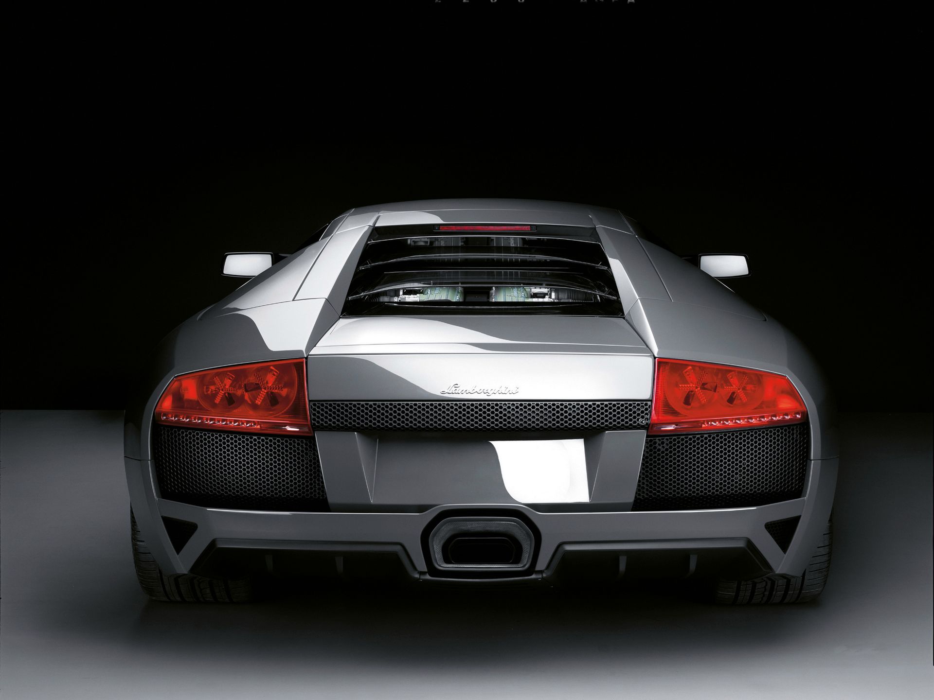 Od dekad z V12: ewolucja hipersamochodów Lamborghini 79