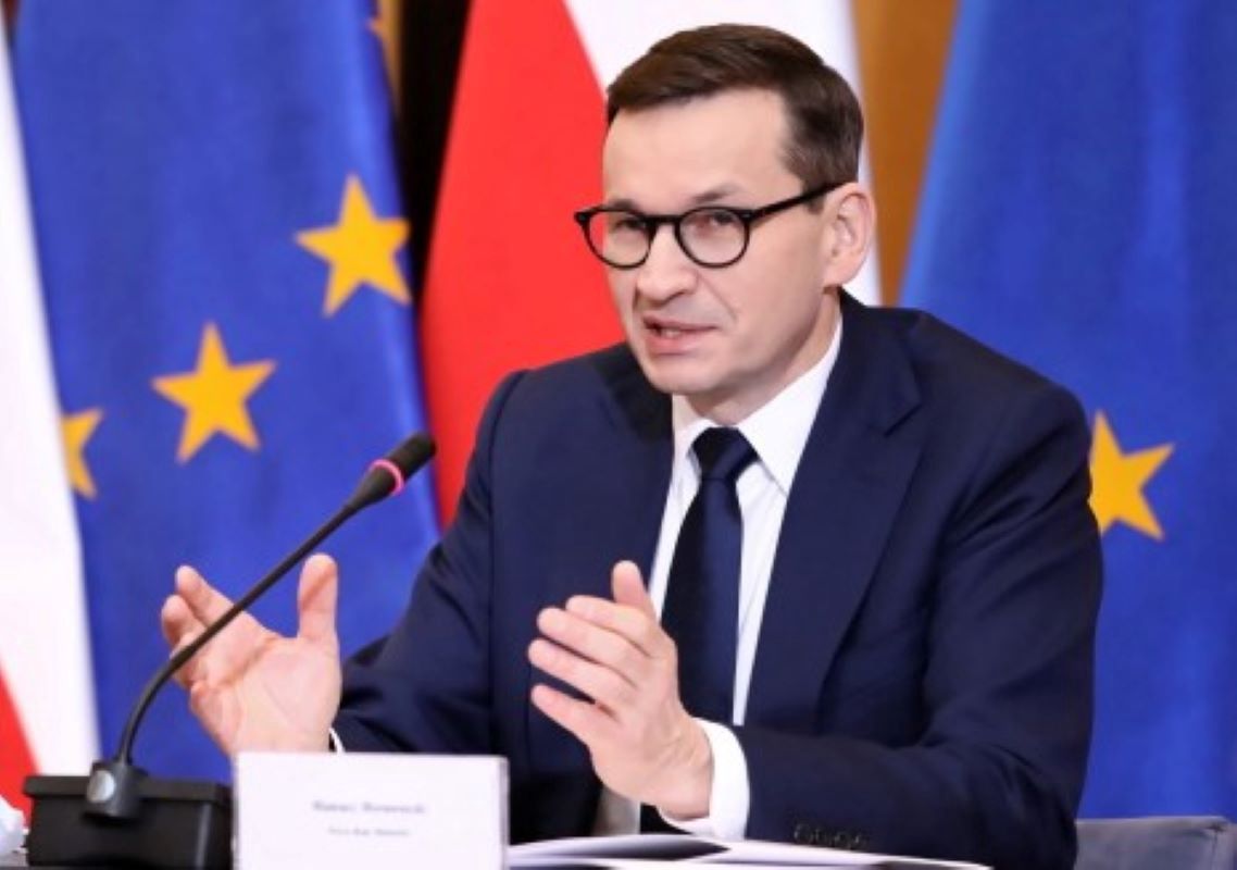 Premier z teką ministra. Morawiecki dostanie pensję za dwóch?