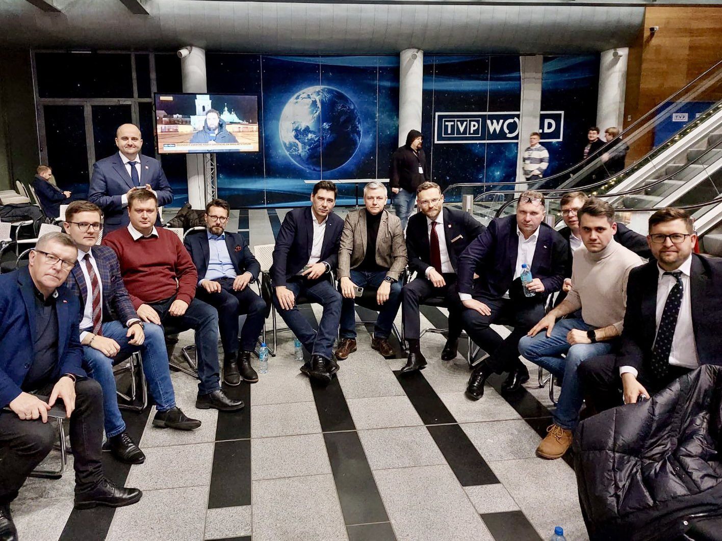 Posłowie PiS na "dyżurze" w TVP