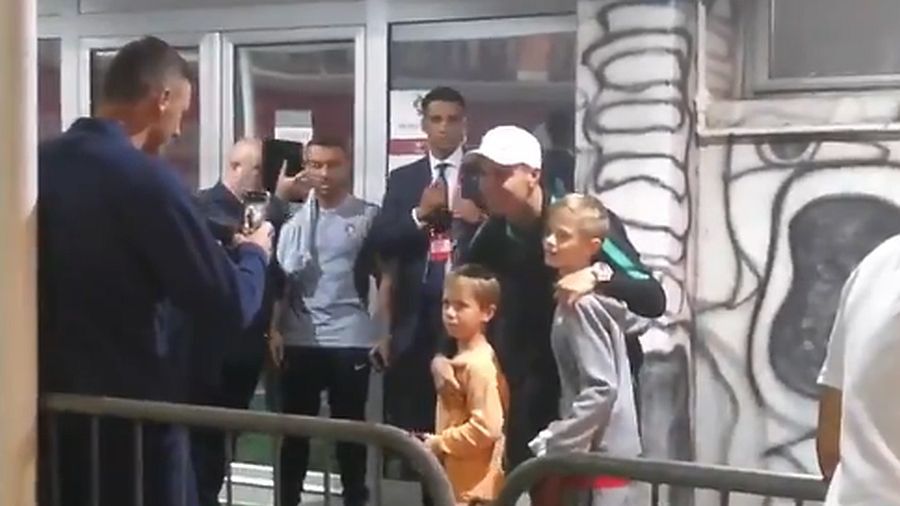 Ronaldo pozuje do zdjęć z synami Maticia