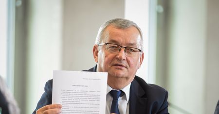 Co z lotami po 10 lipca? Minister infrastruktury o trwających negocjacjach z kontrolerami
