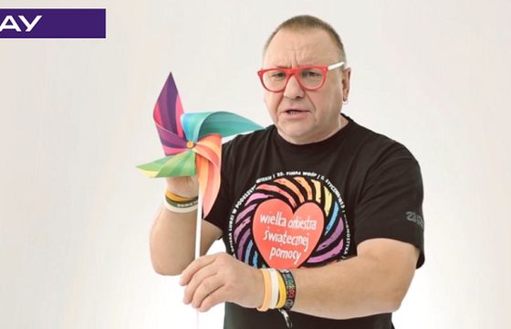 Jerzy Owsiak tęczowo reklamuje WOŚP z Play także w krytykującej go Telewizji Republika (wideo)