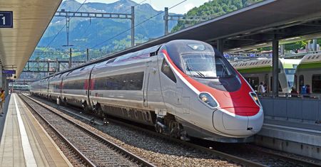 Koronawirus atakuje tylko przy wejściu do pociągu? PKP odpowiada internaucie