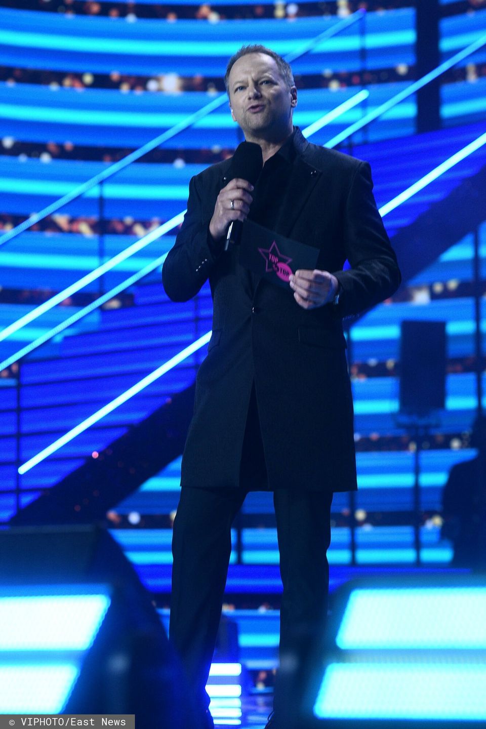 Maciej Stuhr na scenie w Sopocie