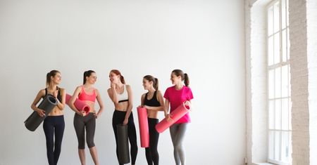 Legginsy czy dresy? Przegląd spodni na trening