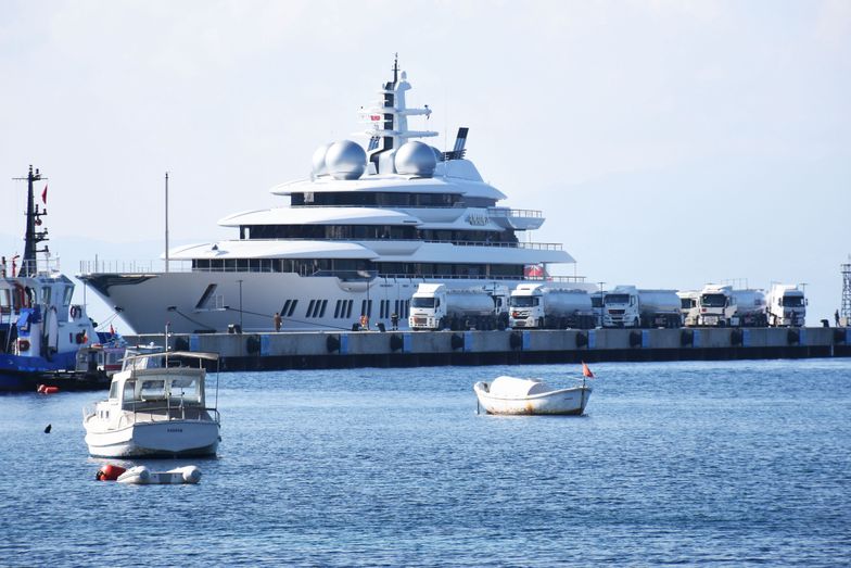 Ten jacht jest wart ponad miliard złotych. Właśnie ucieka przed sankcjami