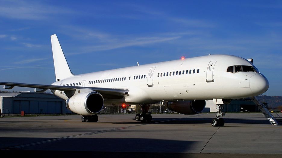 Boeing C-32B na lotnisku w Stuttgarcie