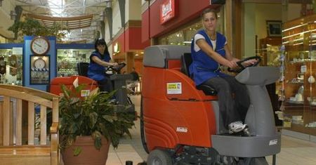 Już nie "sprzątaczka" tylko "pracownik usług czystościowych"