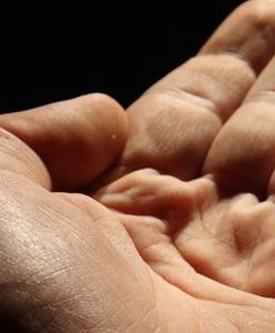 Osiedle nierobów? Jedyny pracujący stał się bohaterem