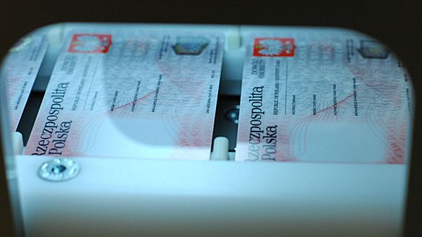 Szwedzi nie honorują polskich dowodów osobistych