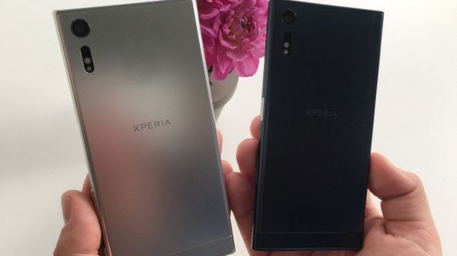 Sony Xperia XZ (po lewej) i Sony Xperia X Compact (po prawej)