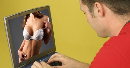 Hakerzy ukradli dane kart kredytowych 40 tysięcy fanów porno