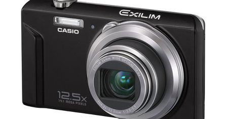 Cichy kompakt Casio Exilim ZS-100.