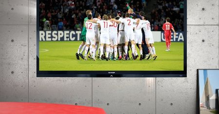 Nowy, gigantyczny telewizor Sharp: 70 cali w 3D, czyli Aquos LE835E