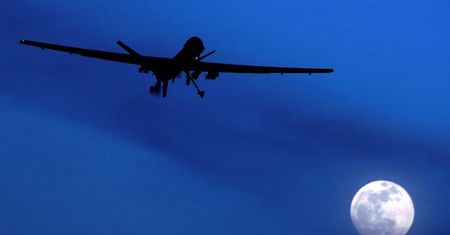 Naukowcy przejmują kontrolę nad dronem