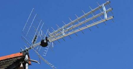 Urząd Komunikacji Elektronicznej bada sygnał naziemnej telewizji cyfrowej