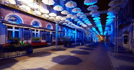 120-metrowa alejka z diod LED w Wilanowie w połowie lutego