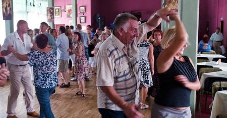 Polka w sanatorium – wyjazd po zdrowie czy miłość?