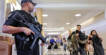 Włosi zaatakują terrorystów pszczołami