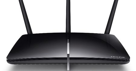 Dwa routery i karta sieciowa w standardzie 802.11ac