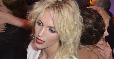 Anja Rubik: przy takim dekolcie nietrudno o wpadkę!