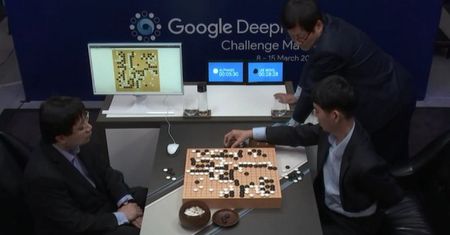 AI Google wygrało pierwsze starcie z arcymistrzem Go