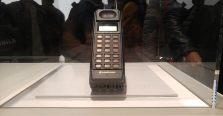 Od pierwszego telefonu komórkowego do innowacyjnych smartfonów - podróż do przeszłości