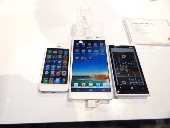 Od lewej: iPhone 5, Huawei Ascend Mate,Nokia Lumia 920