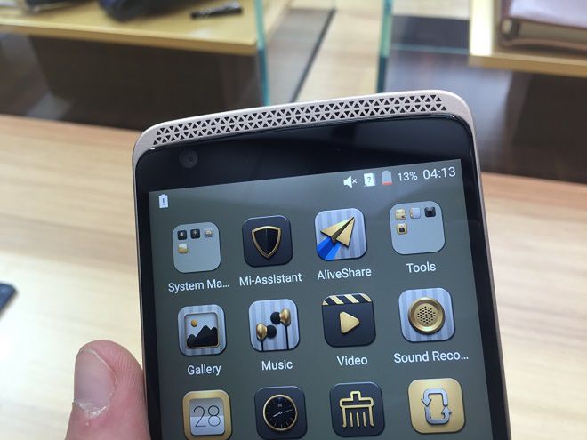 MWC 2016: ZTE Axon Elite - świetny aparat i oryginalny design
