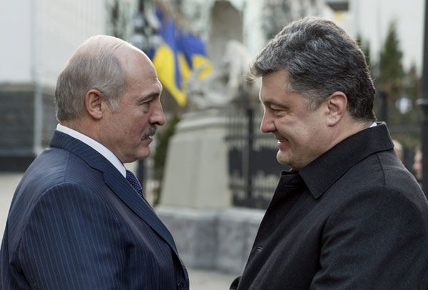 Prezydent Ukrainy Petro Poroszenko i prezydent Białorusi Aleksandr Łukaszenka