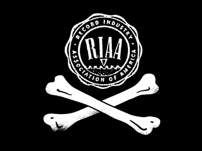 RIAA weźmie się za ludzi wymieniających się muzyką poza internetem?