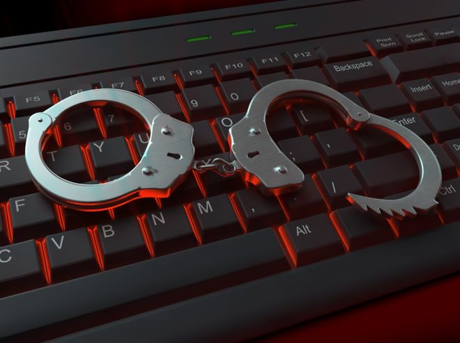 Dwóch Polaków aresztowanych w Anglii za cyberatak