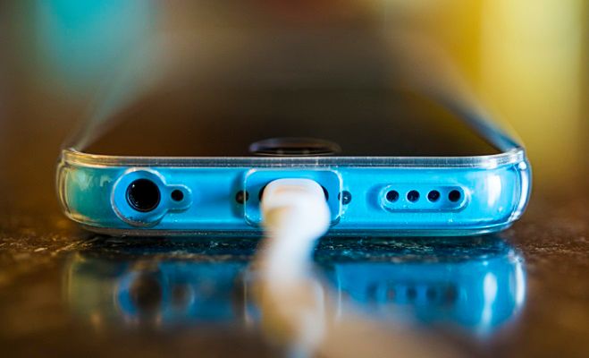 iPhone 7 - 5 sposobów na słuchanie muzyki bez złącza słuchawkowego