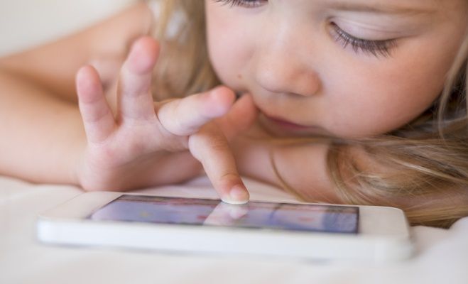 Rodzice nie radzą sobie z bezpieczeństwem dzieci w internecie