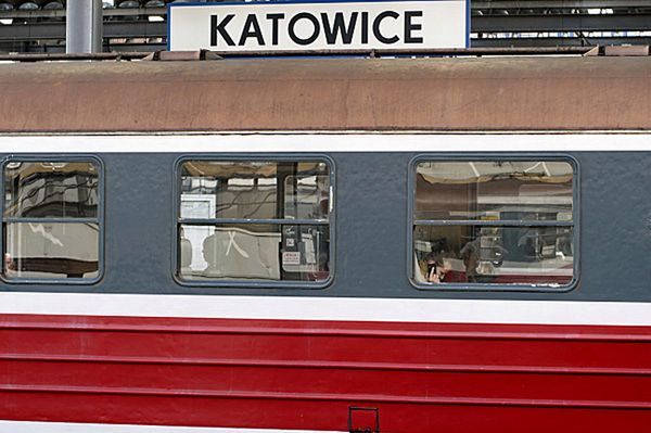 Starcia kibiców z policją na dworcu kolejowym w Katowicach