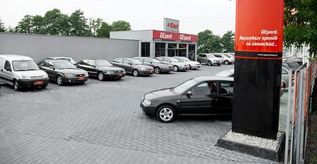 Polacy kupują auta za gotówkę