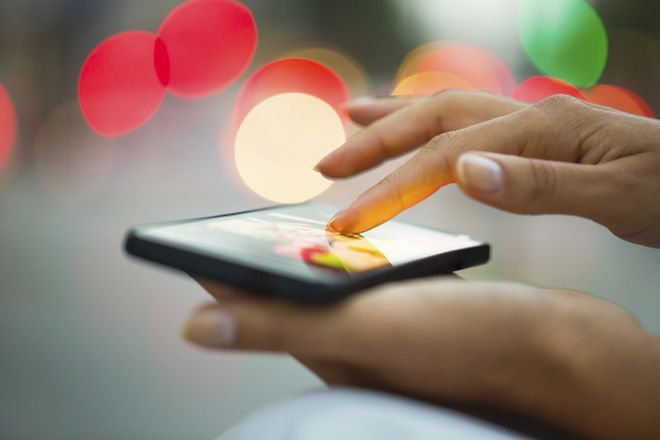 Wyświetlacze w smartfonach – jaki typ wybrać?