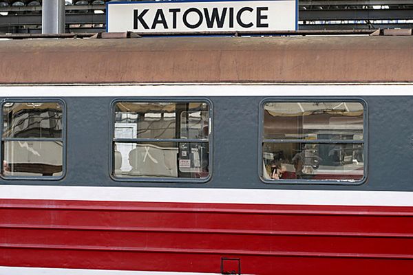 Starcia kibiców z policją na dworcu kolejowym w Katowicach