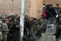 Egipt: demonstranci przedarli się przez zapory przed pałacem prezydenta