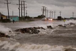 Huragan Arthur nadal atakuje