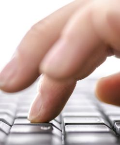 Kompromitująca wpadka pracownika konsulatu. Kpił z adresata i pomylił adresy