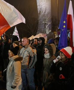 Interwencja policji przed Sejmem. Nakazano ludziom, by się rozeszli