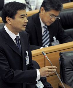 Były premier Tajlandii Abhisit Vejjajiva z zarzutem morderstwa