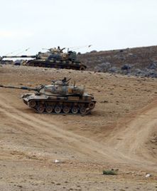 Turecka prasa: już 35 tureckich czołgów na granicy z Syrią