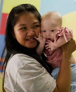 Tajska surogatka chce odzyskać córkę. Okazało się, że adopcyjny ojciec ma pedofilską przeszłość